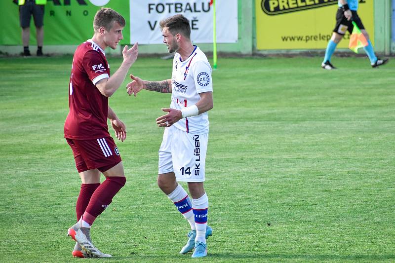 Líšeňští fotbalisté (v bílém) porazili rezervu pražské Sparty 1:0.