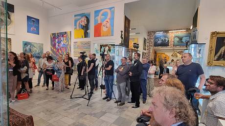 V galerii Graciano je do 27. července k vidění výstava děl současných umělců. Vernisáž byla součástí ORL kongresu.
