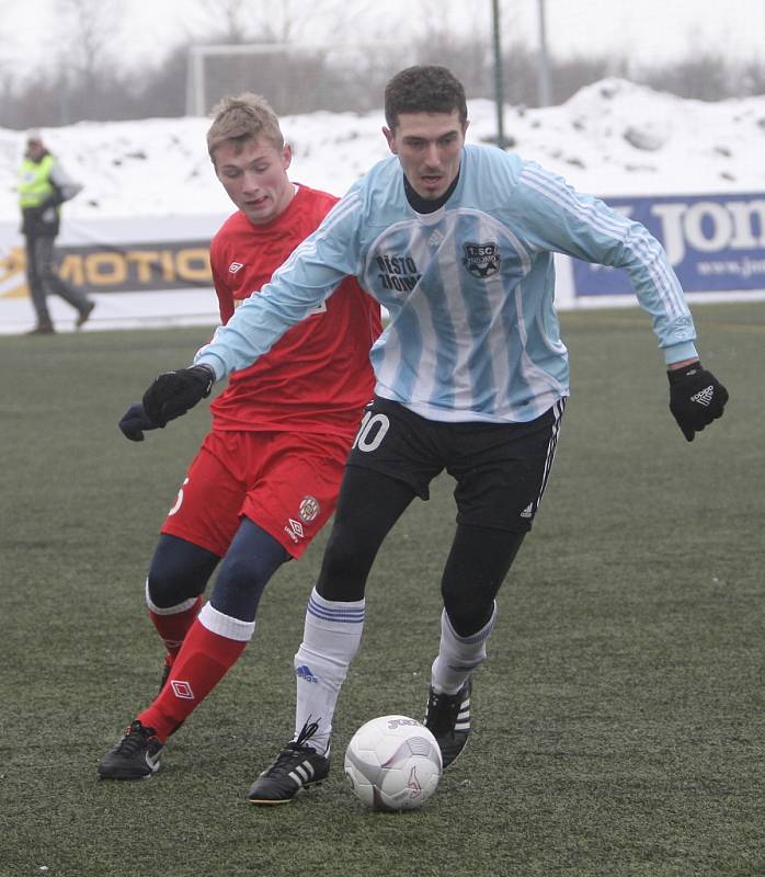 V duelu Zbrojovky (v červeném) se Znojmem branka nepadla.