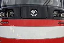 Nová obousměrná tramvaj Škoda 45T už dorazila do Brna.