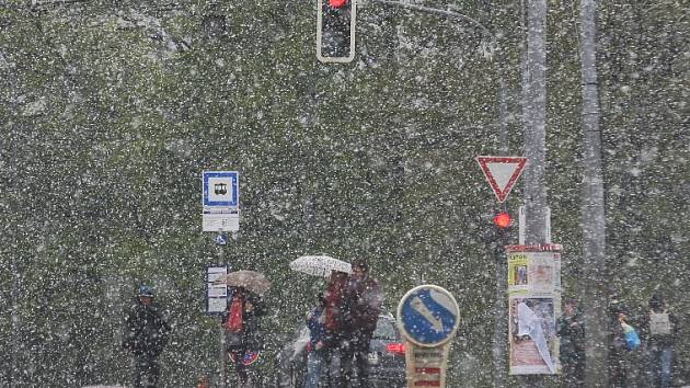 Sníh a teploty jako v únoru. Doslova aprílové počasí ve středu překvapilo nejednoho Brňana.