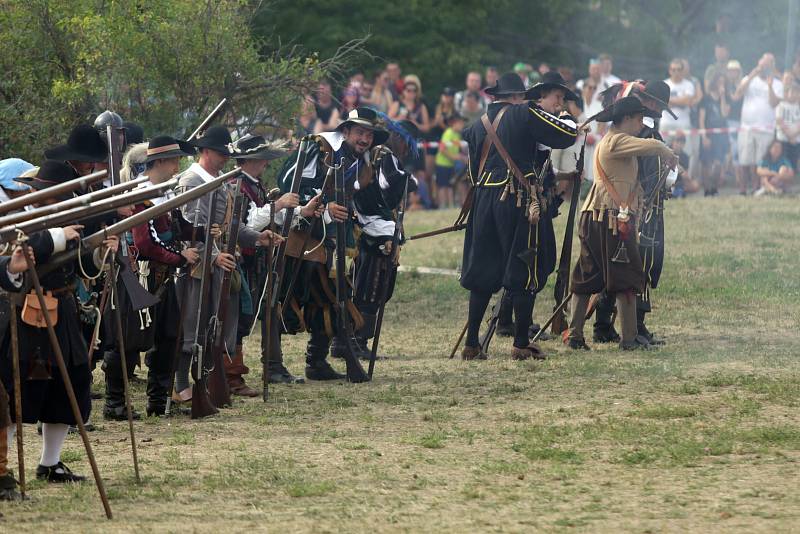 Den Brna jako připomínka švédského obléhání města z roku 1645 vrcholil bitvou na Kraví hoře.