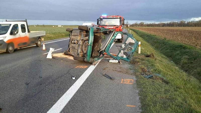 Ranní nehoda na silnici 53 u Pohořelic na Brněnsku.