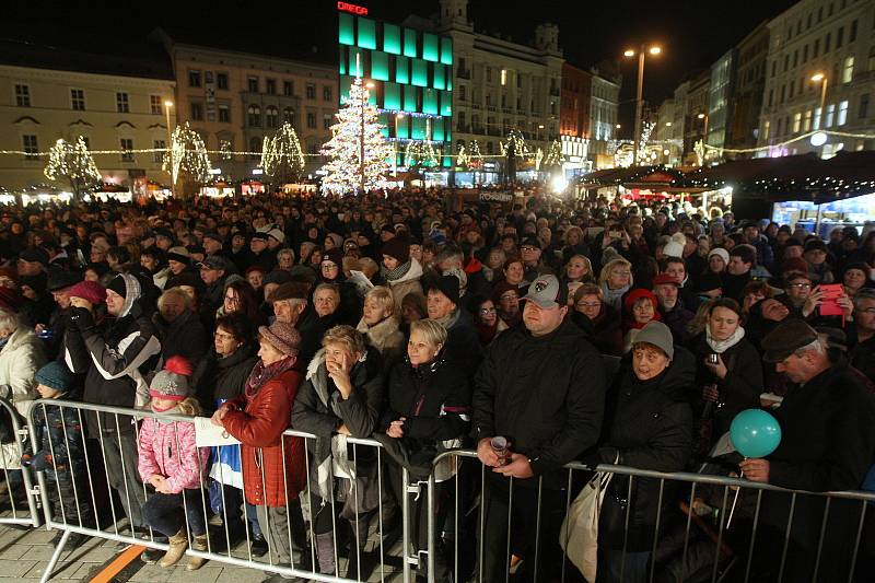 Kuřim 12.12.2018 - Česko zpívá koledy na brněnském náměstí Svobody.