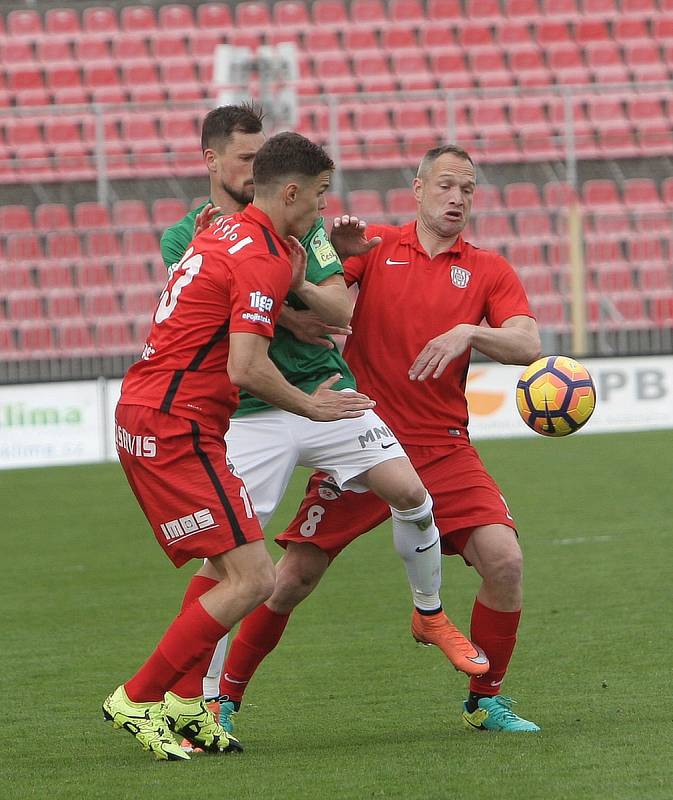 Zbrojovka přehrála Jablonec 2:0 díky trefám Taščiho a Řezníčka.