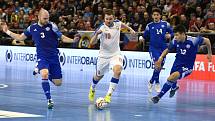 Kvalifikační turnaj na futsalové MS 2020 - ČR Michal Seidler (bílá) Kazachstán 3 Taynan a 12 Dauren Tursagulov (modrá)