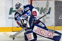 Hokejisté Komety Brno (v bílém) podlehli Mladé Boleslavi 0:2.