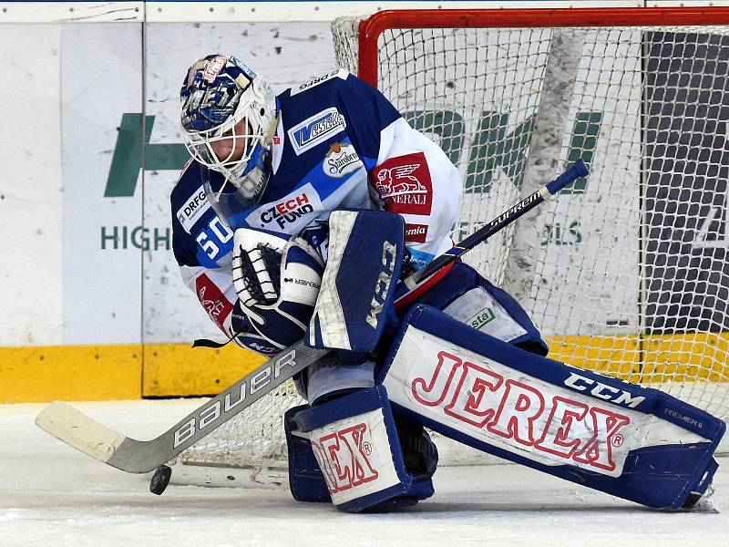 Hokejisté Komety Brno (v bílém) podlehli Mladé Boleslavi 0:2.