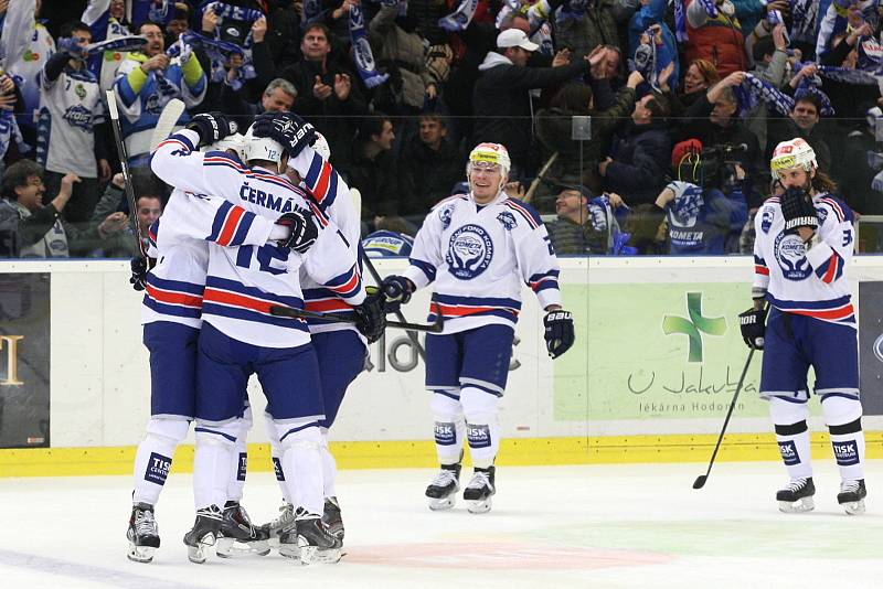 Hokejová Kometa Brno podlehla v úvodním čtvrtfinále Zlínu 2:3 po prodloužení.