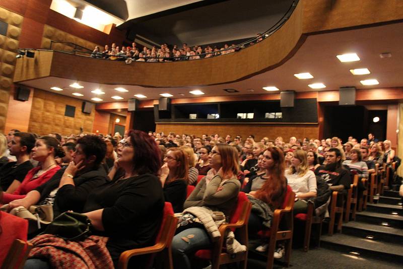 Na nedávnou besedu Andreje Drbohlava v brněnském Univerzitním kině Scala se toužilo dostat až patnáct tisíc posluchačů.