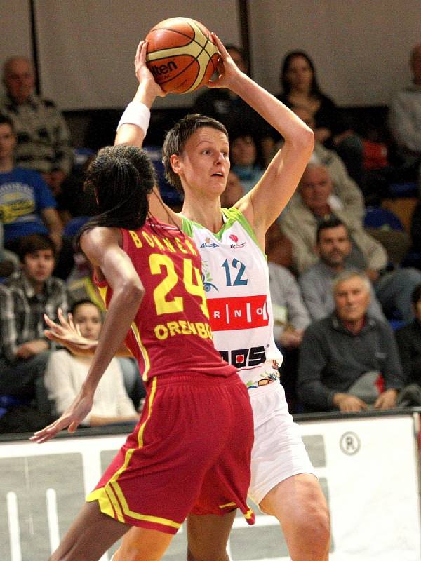 Basketbalistky brněnského Imosu porazily ruský Orenburg 76:67.