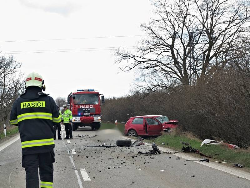 Tragická nehoda dvou aut v líšeňské Holzově ulici.