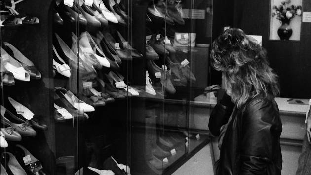 Družstvo Snaha jako stejnojmenný obchod na náměstí Svobody v domě U Čtyř mamlasů nabízelo zákazníkům obuv.