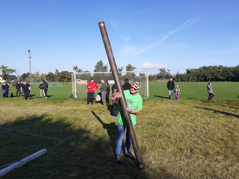 29 mužů a dvě ženy bojovali o vítězství v soutěži Tuřanská kláda. Nejdelší hod kládou měřil 8,12 metrů.
