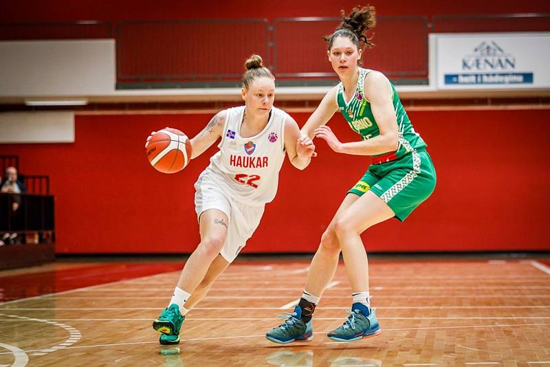 Basketbalistky KP Brno (v zeleném) si připsali proti islandskému Haukaru první eurocupové vítězství v tomto ročníku.