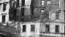 Stovky lidských životů si vyžádalo bombardování Brna. Nejprve útočily americké bombardéry, později sovětská letadla.