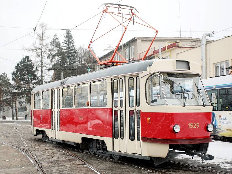 Od letoška bude návštěvníky historických jízd vozit nově zrekonstruovaný model tramvaje T3. Ten jezdil nejen po Brně od konce šedesátých let.  Vůz číslo 1525 vezl cestující naposledy na jaře roku 2014. Renovace tramvaje vyšla na bezmála tři miliony korun.