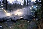 Při požáru zahradní chatky za brněnským pivovarem poblíž Mendlova náměstí v sobotu ráno zemřeli dva lidé.