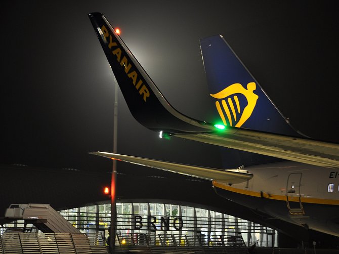 Letecká linka společnosti Ryanair na brněnském letišti v Tuřanech. Ilustrační foto.