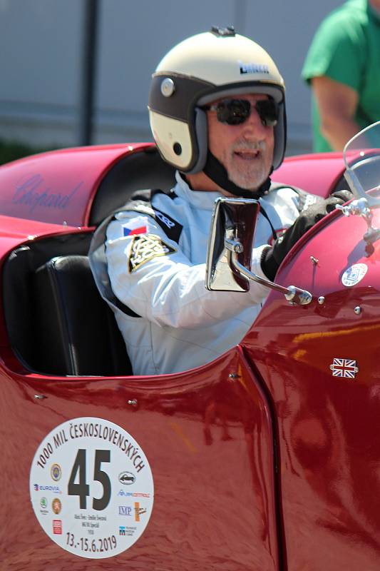 Lidé se v sobotu kochali na brněnském výstavišti automobilovými i motocyklovými veterány. Konal se tam festival Brno Revival 2019.