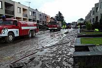 Přívalový déšť vyplavil Drnovice. Na místě zasahovalo sedmdesát hasičů.