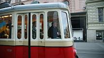 Historické tramvaje 4MT 134 (plecháč) a vůz č. 107 (dřevák) jezdily celou sobotu okružní jízdy centrem Brna. Cestující mohli dobrovolně přispět na pomoc zemi těžce zkoušené válkou a na pomoc válečným uprchlíkům.