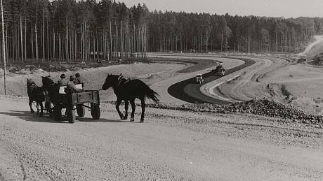 Nový Masarykův okruh vznikal v letech 1984 až 1987. První závod se na něm uskutečnil 18. července 1987.