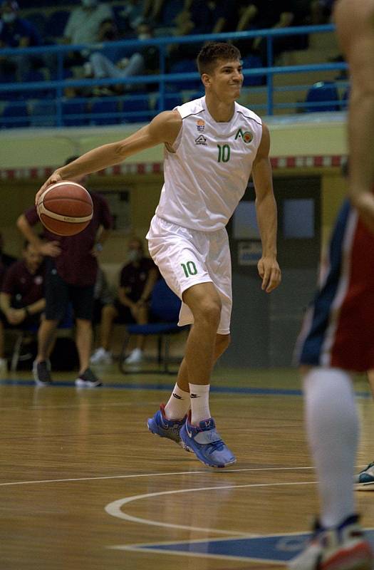 Basketbalista Radek Farský obléká dres řeckého A. O. Agriniou.