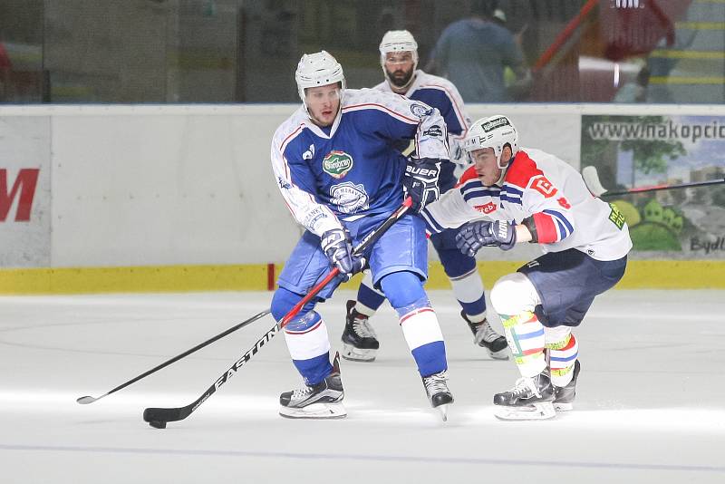 Přípravný zápas mezi spřátelenými kluby SK Horácká Slavia Třebíč a HC Kometa Brno.