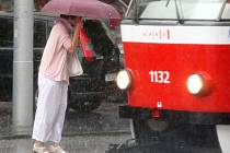 Prudký déšť zkomplikoval ve čtvrtek dopravu v Brně