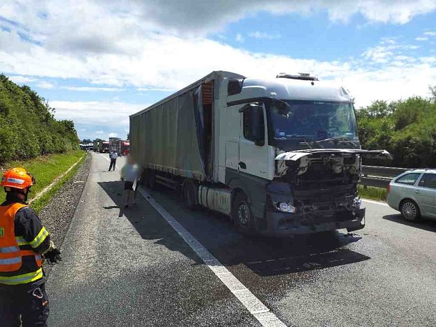 Na D1 u Brna začne platit zákaz předjíždění pro kamiony, Vysočina na něj čeká