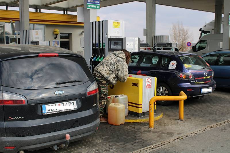 Ceny pohonných hmot letí raketově vzhůru.