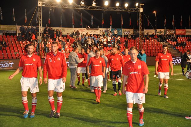 Česká reprezentace v malém fotbalu na mistrovství Evropy v chorvatském Vrsaru bez porážky postoupila ze skupiny E. Na její závěr remizovala a s Řeckem 1:1.