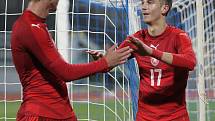 Čeští fotbalisté do 21 let porazili v závěrečném utkání kvalifikace mistrovství Evropy ve Znojmě Moldavsko 4:1.