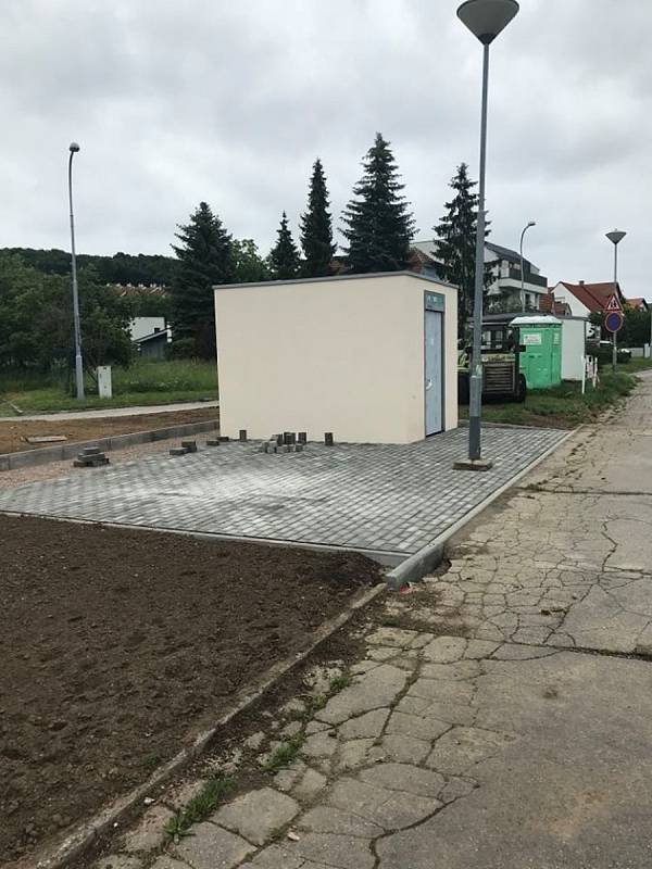 Nové veřejné toalety u dětského dopravního hřiště Pastviny v brněnském Komíně.