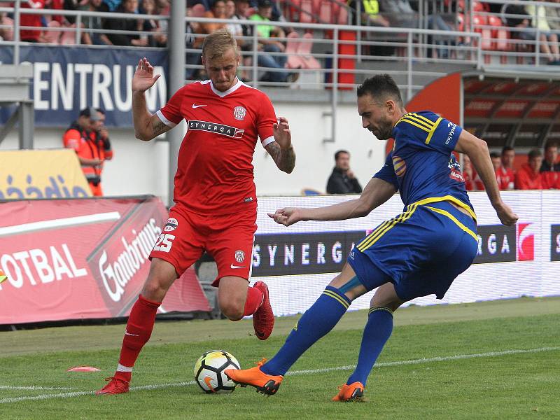 V utkání 29. kola Zbrojovka Brno (v červeném) nevstřelila Jihlavě branku a po remíze 0:0 si definitivně zpečetila sestup do druhé ligy.