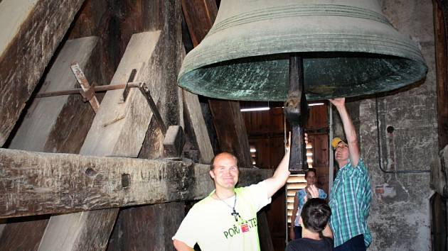 Noc kostelů přivedla věřící i nevěřící také do věže brněnského kostela svatého Jakuba.