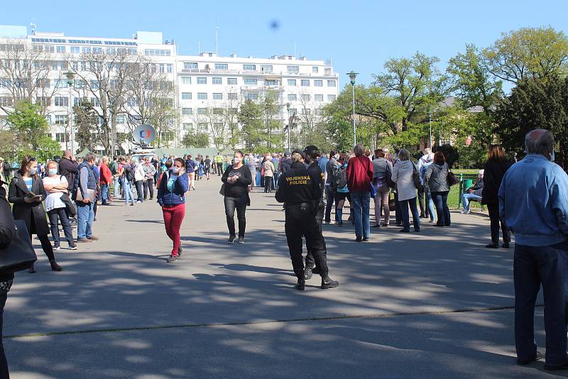 Plošné testování v parku na Moravském náměstí v Brně.