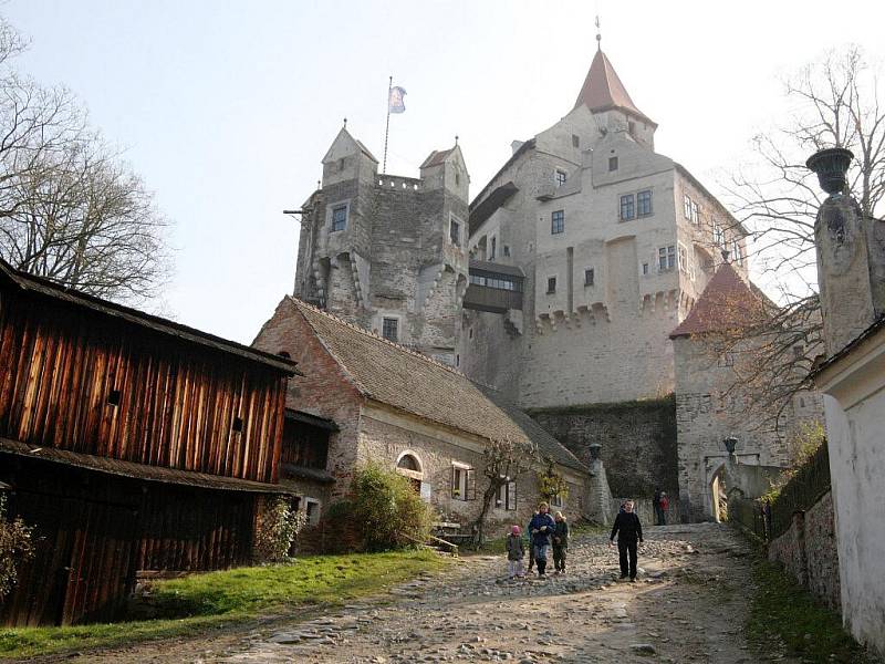 Lidé měli poslední šanci navštívit letos hrad Pernštejn.