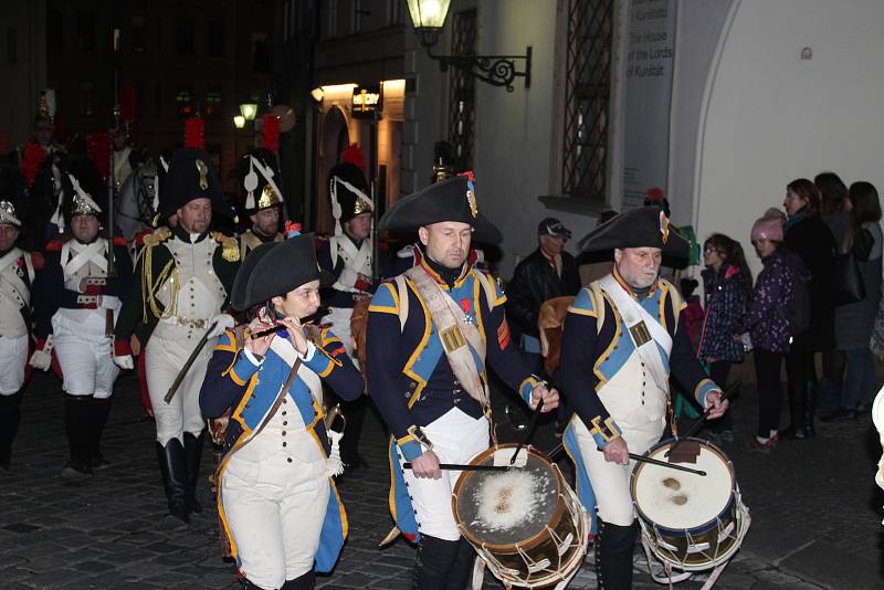 Francouzský císař Napoleon prošel se svým vojskem v sobotu v podvečer historickým centrem Brna.