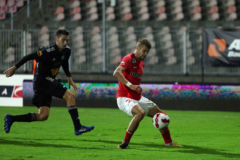 Brněnští fotbalisté (v červeném) remizovali s Varnsdorfem 2:2.