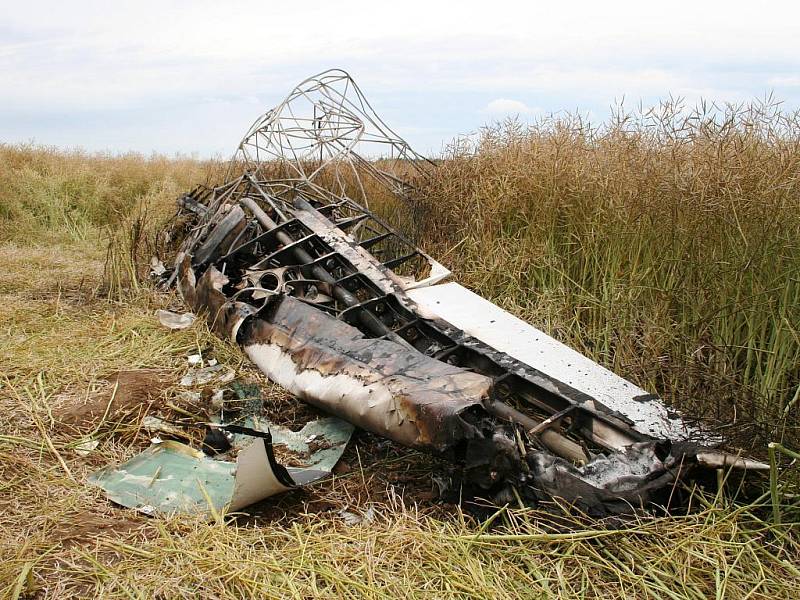 Smrtí pilota skončila v pondělí krátce po poledni nehoda jednomístného sportovního letadla poblíž letiště v brněnských Medlánkách.