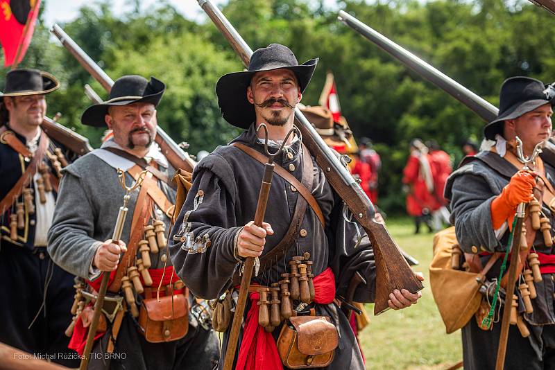 Připomínku obléhání Brna Švédy mohli lidé shlédnout v podobě historických uniforem a zbraní v centru města. Vojáci prošli slavnostním pochodem město a na Kraví hoře postavili stanový tábor.