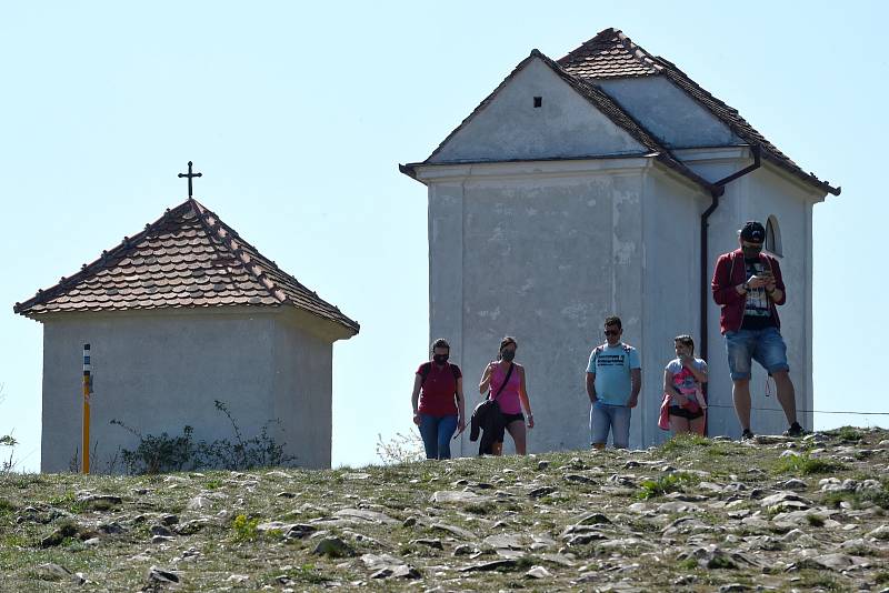 Svatý kopeček v Mikulově na Boží hod velikonoční.