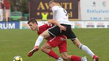 Fotbalisté Zbrojovky Brno (v červeném) uhráli s Karvinou jen bezbrankovou remízu.