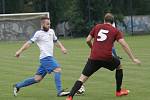 Fotbalisté Tišnova (v bílém) se po vítězství 1:0 nad Spartou Brno dostali do čela krajského přeboru.