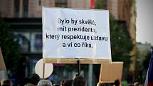 Další protesty proti chování prezidenta Miloše Zemana a ministra financí Andreje Babiše. V Brně se 17. května sešli lidé na náměstí Svobody na demonstraci Proč? Proto!