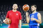 Popis fotky: Luboš Bartoň a Jakub Šiřina  - Asistent trenéra českých basketbalistů Luboš Bartoň a rozehrávač Jakub Šiřina (vpravo) při tréninku na mistrovství Evropy v Kluži na snímku z 3. září 2017.<body xmlns="http://newsml.ctk.cz/ns/ctkxhtml.xsd"><p>  