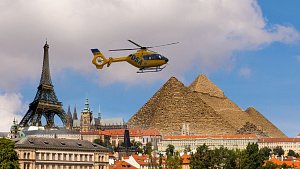 Jihomoravští záchranáři v akci: vrtulníkem letěli nad pyramidami i eiffelovkou