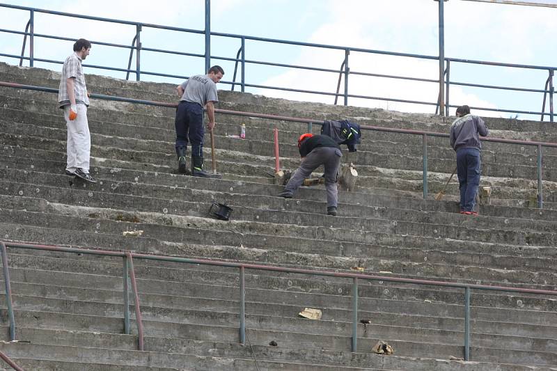 Brigáda na stadionu Za Lužánkami.